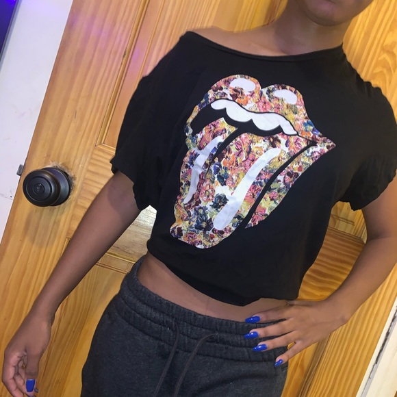 Tounge out crop top - Picture 2 of 3